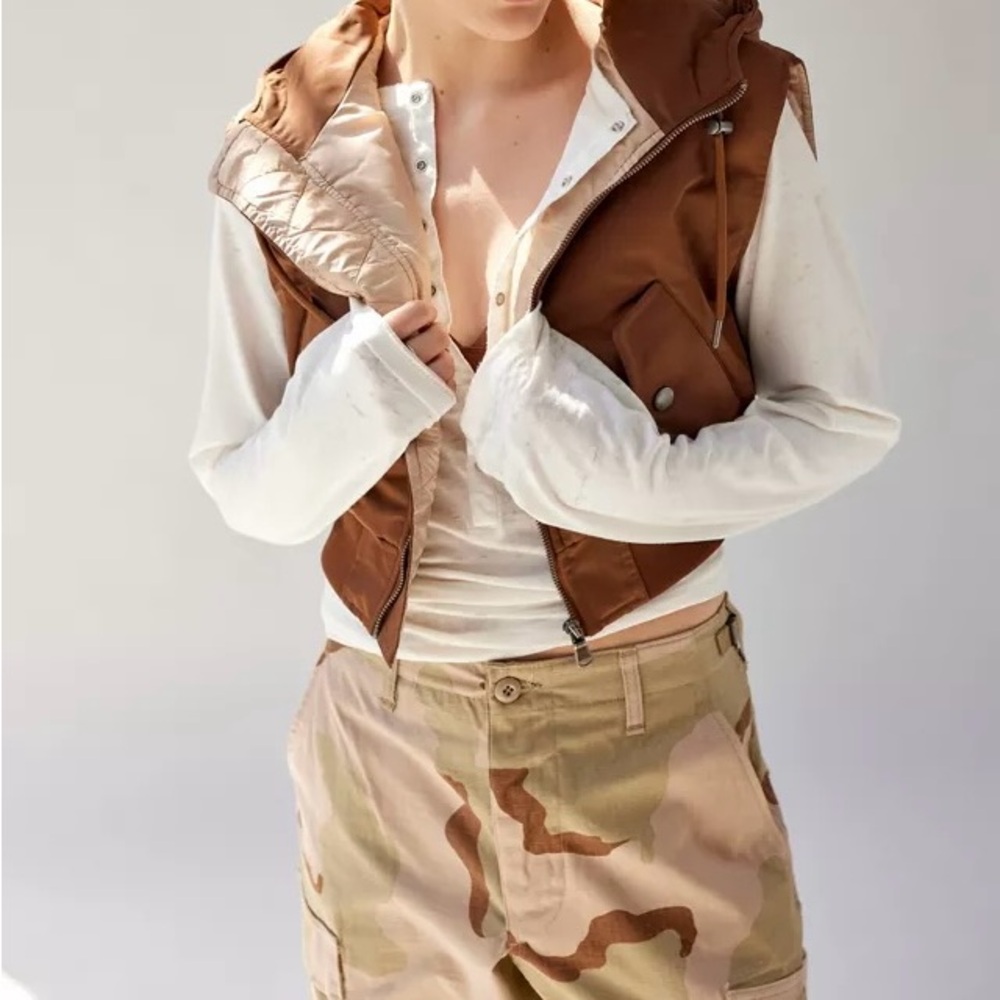 BDG Eliza Cropped Hooded Jacket Vest Size M Brown Nylon Sleeveless Lined Y2K